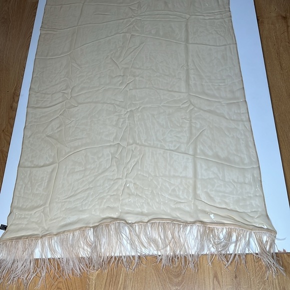 Gucci Vintage Rare Authentic 100% Silk Natural Feather Wrap Shawl 72” x 31” - Picture 15 of 16